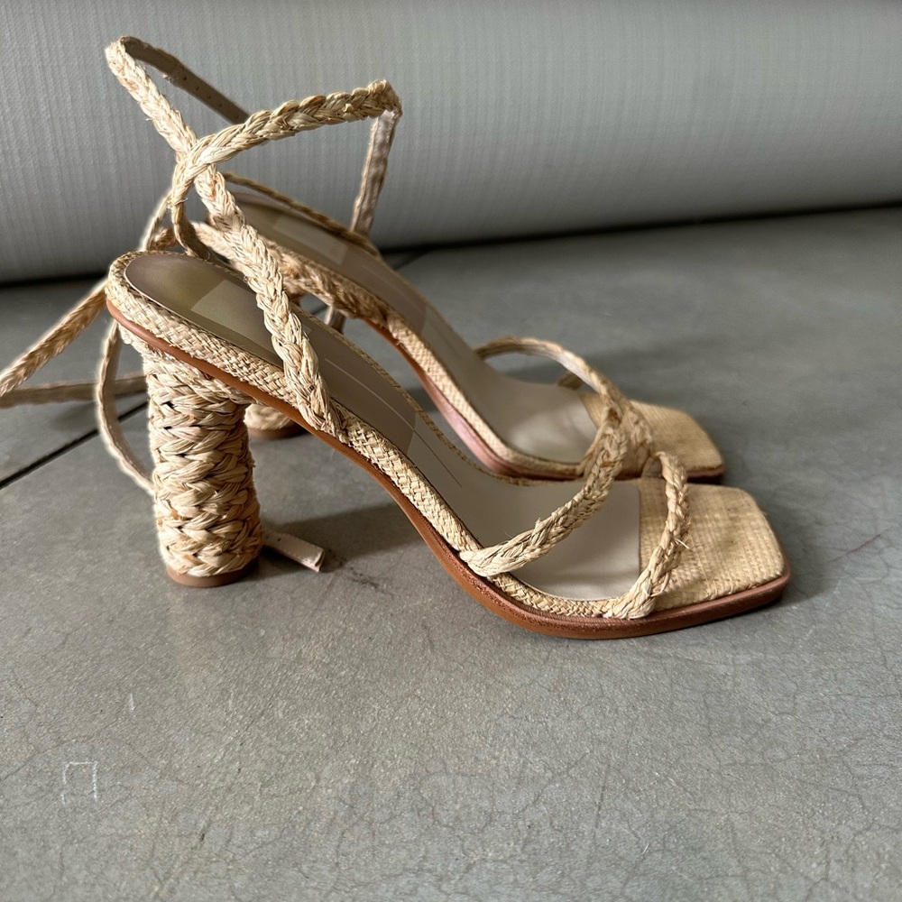 Natural raffia heels
